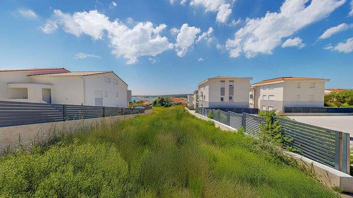 KITZIMMO-Grundstück mit Meerblick & Baugenehmigung für ein Apartmenthaus - Immobilien Kroatien.