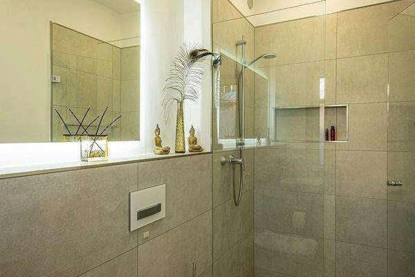 Gäste WC incl. Dusche.jpg