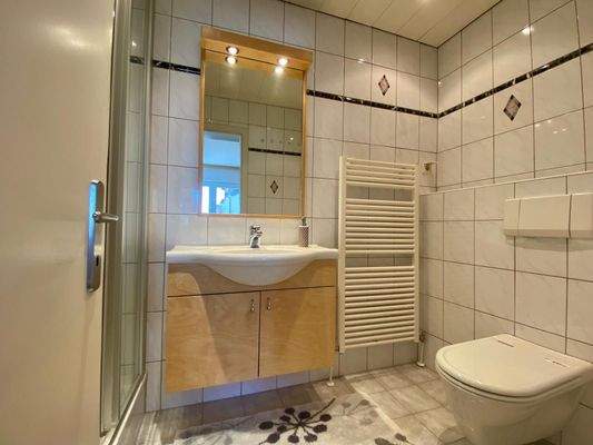 Masterbad zum Schlafzimmer im OG