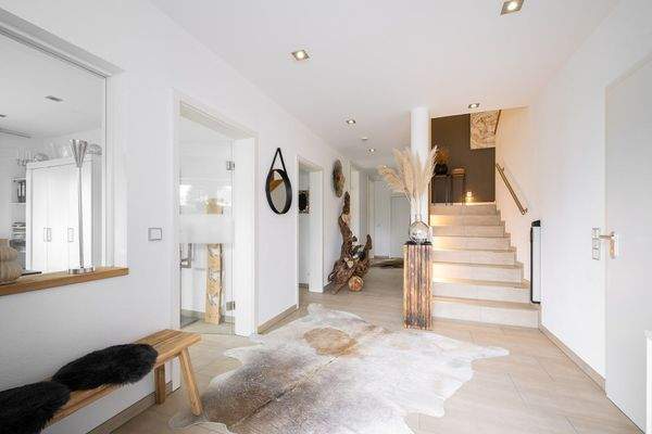 Entreé mit Treppenaufgang