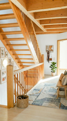 Treppenaufgang und Flur OG (Virtuell verändert und möbliert)