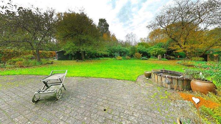 Terrasse mit Blick auf den Garten