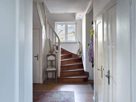 Eingangsbereich mit Treppe ins Obergeschoss