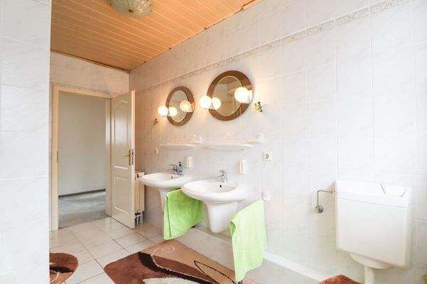 Badezimmer im OG