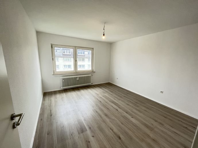 renovierte 3 Zimmer Wohnung mit Blick ins GrÃ¼ne