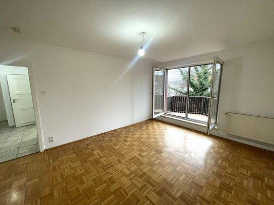 Wohnzimmer mit Balkon