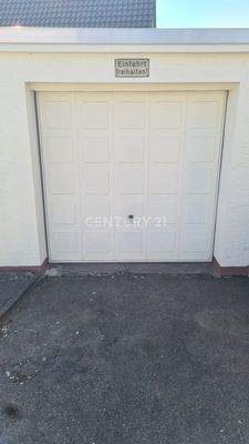 Einzelgarage mit davorliegendem Stellplatz