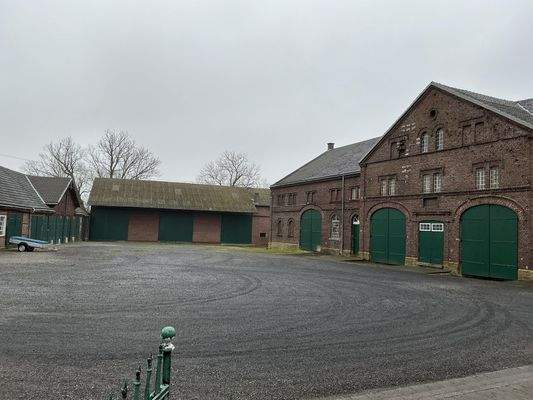 Wirtschaftsgebäude / Scheune