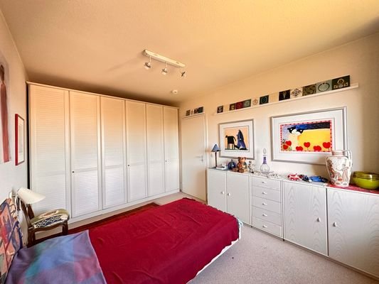 Schlafzimmer mit Einbauschrank