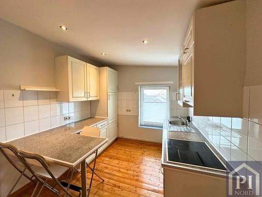 Einbauküche mit Fenster