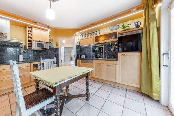 DI - Forbes Global Properties