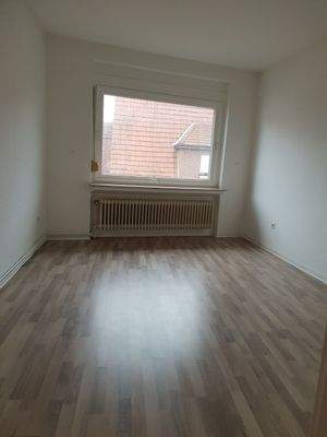 Leeres Zimmer mit Fenster