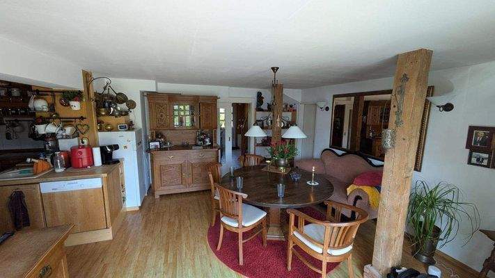 Esszimmer und Küche