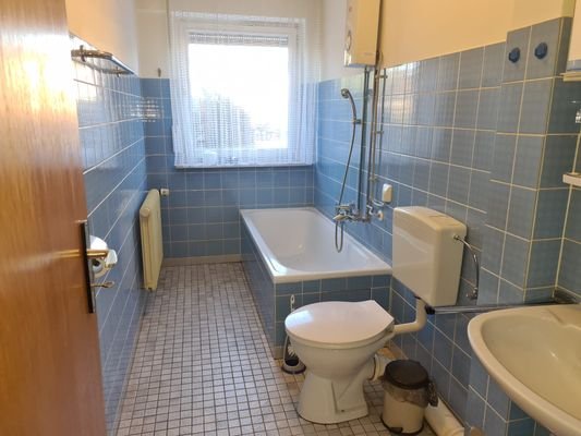 Bad mit Wanne in EG