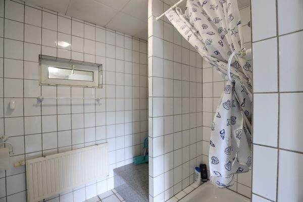 Badezimmer mit Dusche