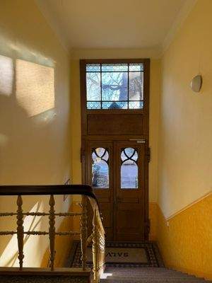 Eingangstür mit Glaselementen