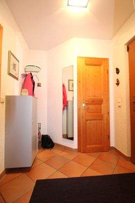 Flur 2 mit Gäste WC.JPG