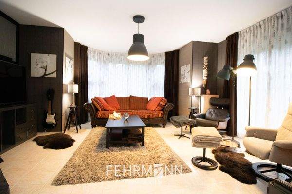 Erdgeschoss-Kaminzimmer