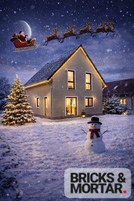 Weihnachtshaus im Schnee mit Schlitten