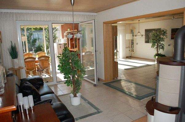 EFH: EG WoZi. Blick zum Garten und zum Wohnzimmerb