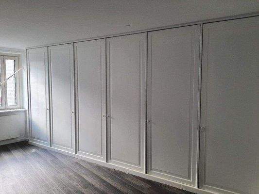 gr. Einbauschrank im Schlafzimmer