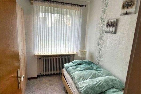 kleines Büro oder Gästezimmer im EG