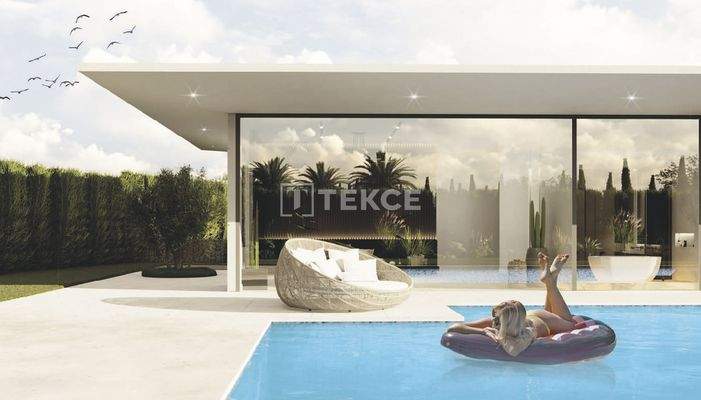 Detached Villa with Pool on a Large Plot in İzmir Urla