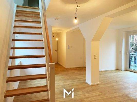 Wohnbereich mit Zugang zum Balkon