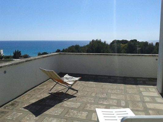 3 Apartments mit Meerblick in Lido Conchiglie (Lecce)