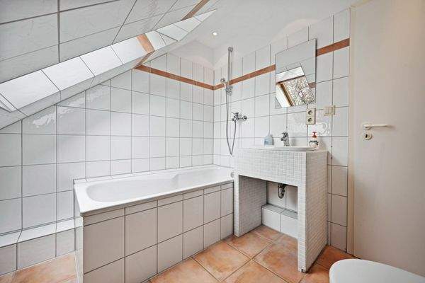 Badezimmer im Dachgeschoss