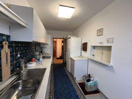  ... mit praktischer Durchreiche