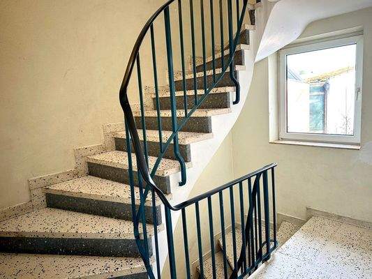 Lichtdurchflutetes Treppenhaus 