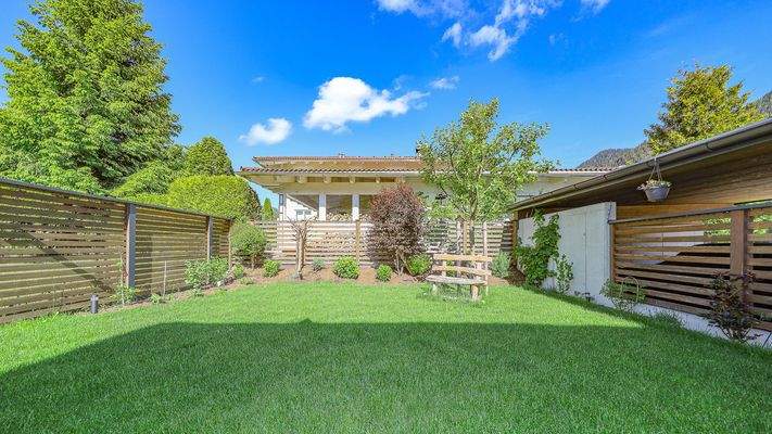 KITZIMMO-Exklusive Haushälfte in Ruhelage mit Bergblick kaufen - Immobilien Waidring.