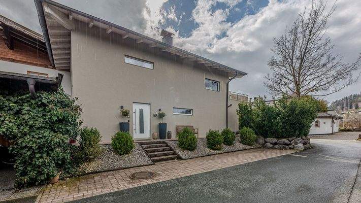 KITZIMMO-Hochwertige Haushälfte am Golfplatz kaufen - Immobilien Kitzbühel.