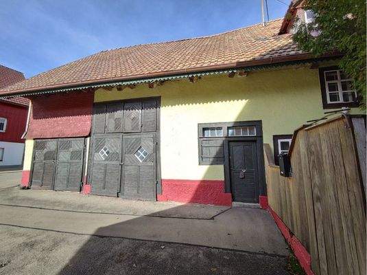 Südansicht mit Garagen