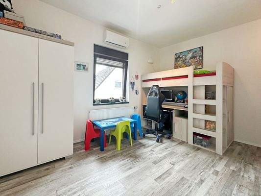 Kinderzimmer 2 (Dachgeschoss)