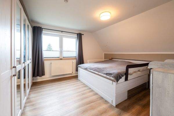 Schlafzimmer DG