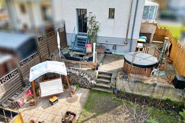 Blick auf die Terrasse Vom Garten aus