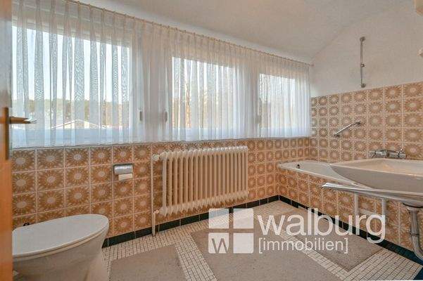 8 Badezimmer mit Wanne