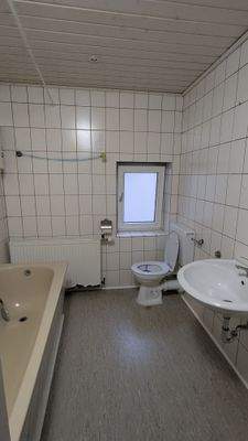 Whg.3 (2.OG) Badezimmer_2.jpg