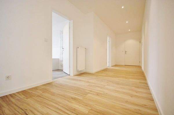 großzügiger Eingangsbereich/Diele