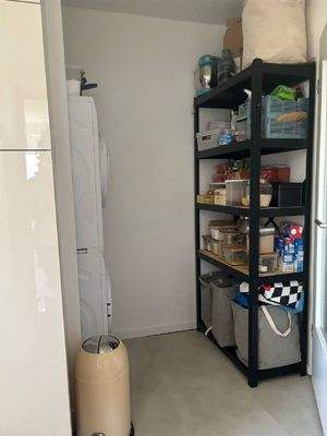 .... für Vorräte, Waschmaschine und Trockner