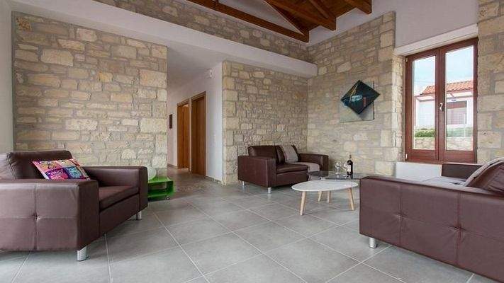 Kreta, Kirianna: Geräumige Villa mit Pool und Dachterrasse zu verkaufen