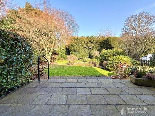 Terrasse mit Blick in den Garten - Erdgeschoss