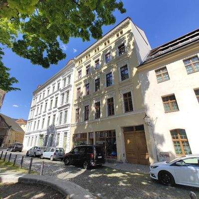 Mehrfamilienhaus Front