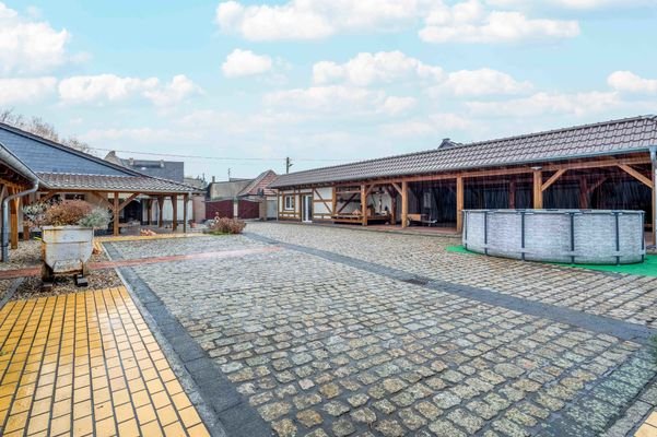 Blick in den Hof 01