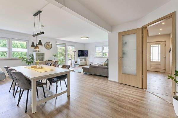 Das grosse Wohn - und Esszimmer