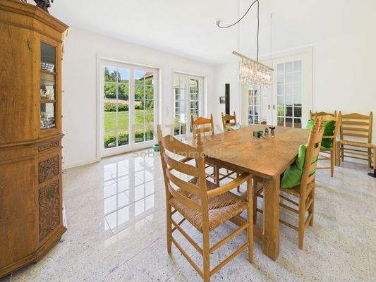 EG Esszimmer mit Blick ins Grüne