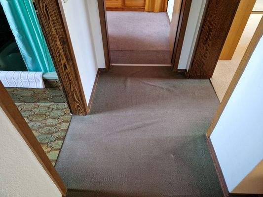 seitlicher kleiner Flur zum