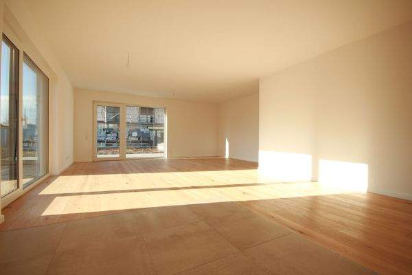 Blick von der Küche in den Wohnbereich.JPG